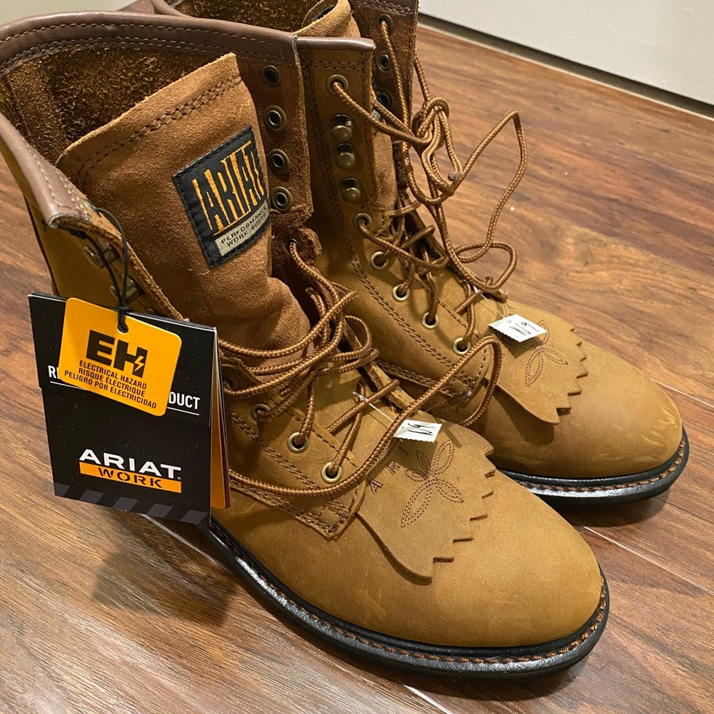 Brand new Ariat Sierra Work Boots. Size 9D